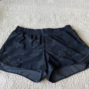 4” Lululemon high rise hotty hot shorts